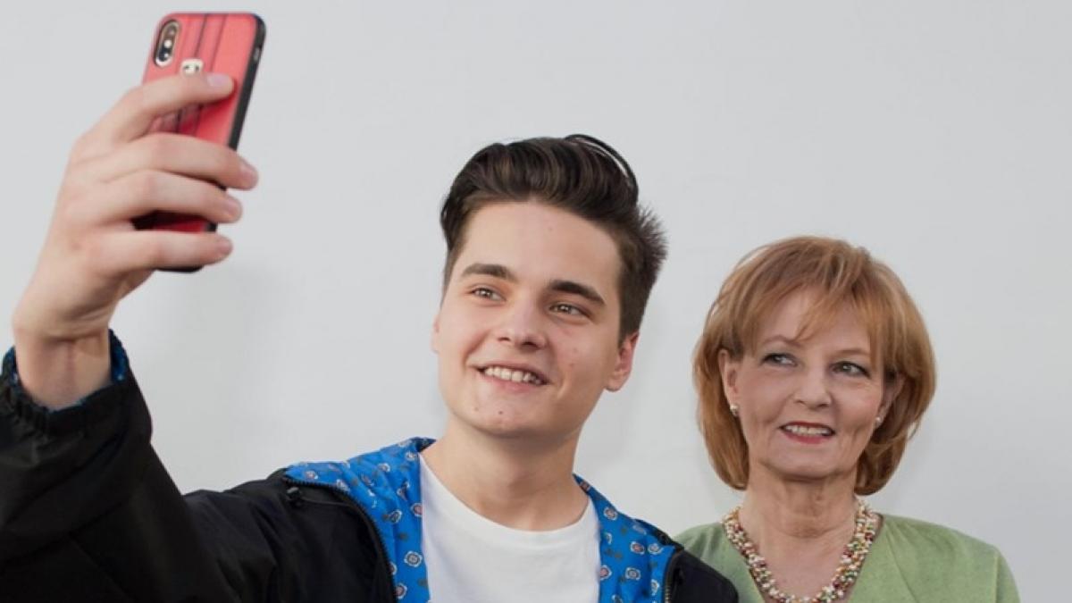 selly cel mai urmarit vlogger din romania fotografie cu majestatea sa margareta