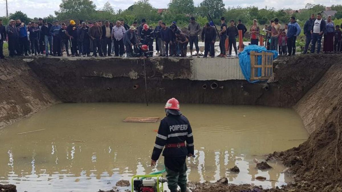 tragedie in dambovita doi copii frate si sora au murit intr o groapa plina cu apa