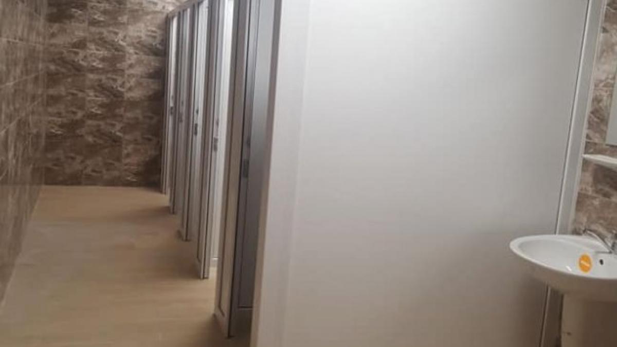 wc de lux intr un orasel din ardeal constructia a costat 120 000 de euro