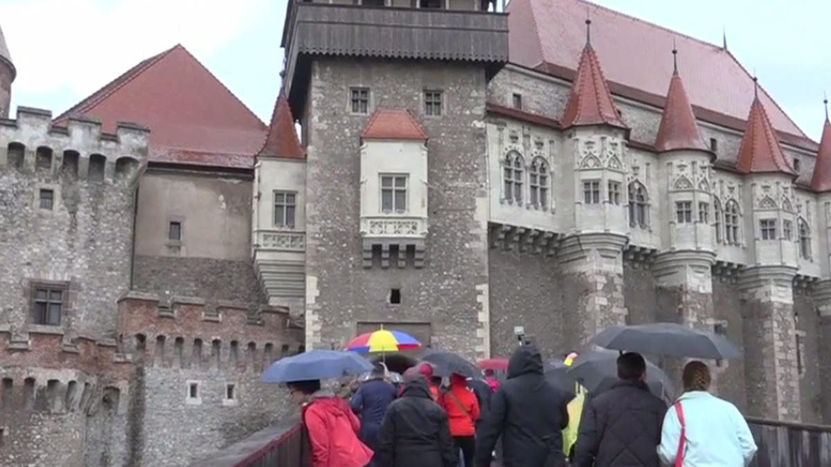 castelul corvinilor din hunedoara renovat cu fonduri ue