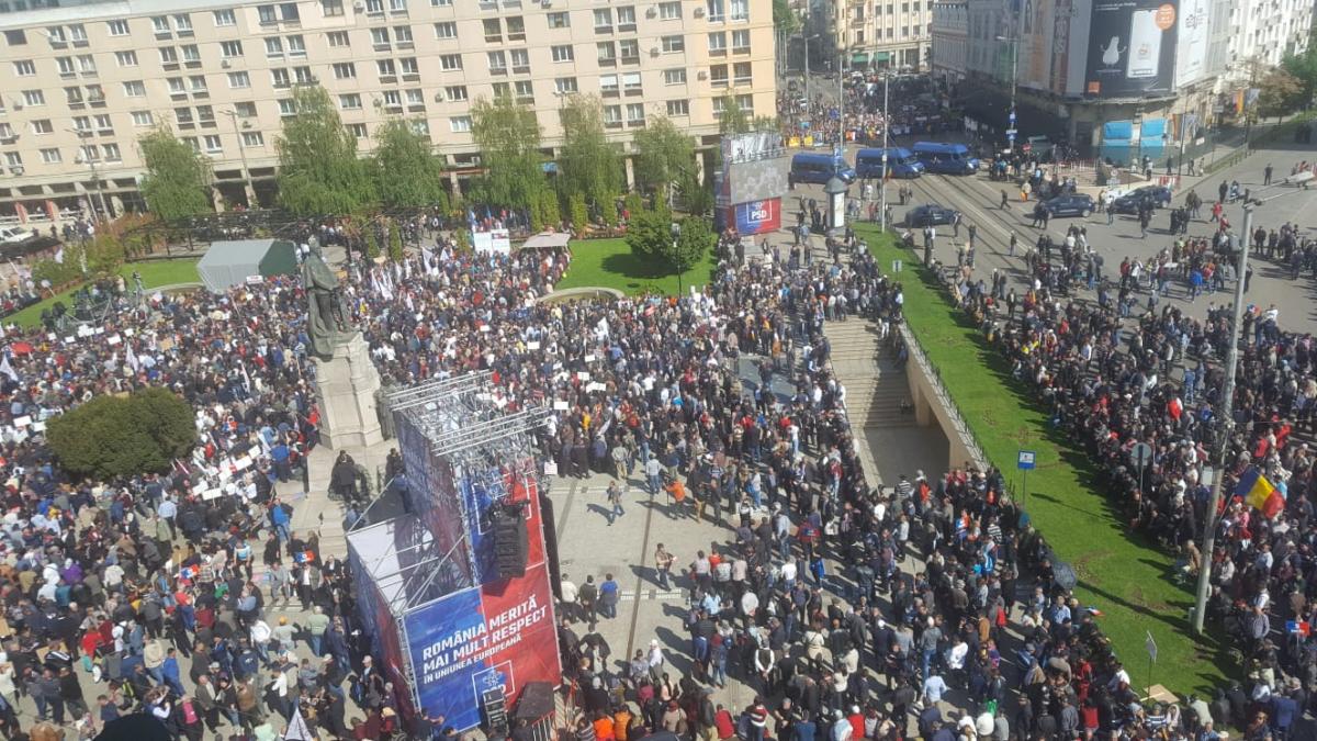 mega miting psd la iasi in ziua summitului de la sibiu liviu dragnea baie de multime printre