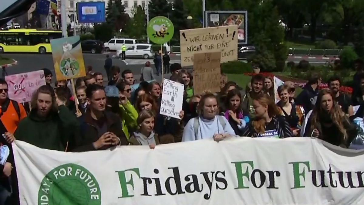trei proteste la sibiu in ziua summitului ong urile incearca sa scoata oamenii in strada