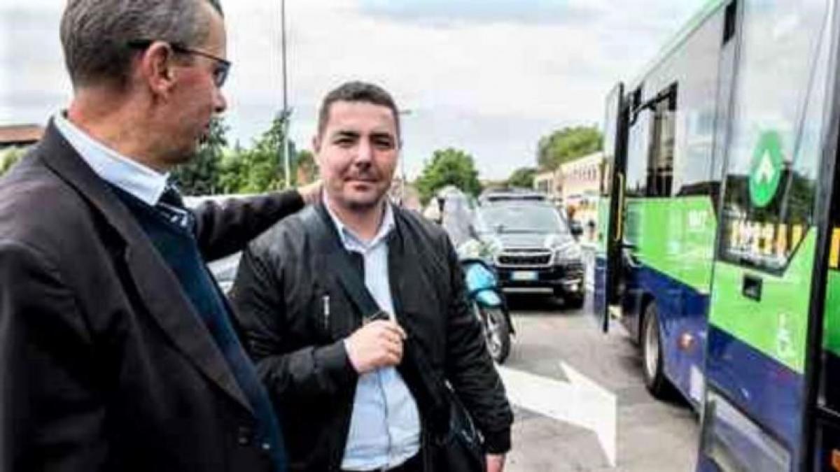 un roman erou la verona a oprit un autobuz care scapase de sub control