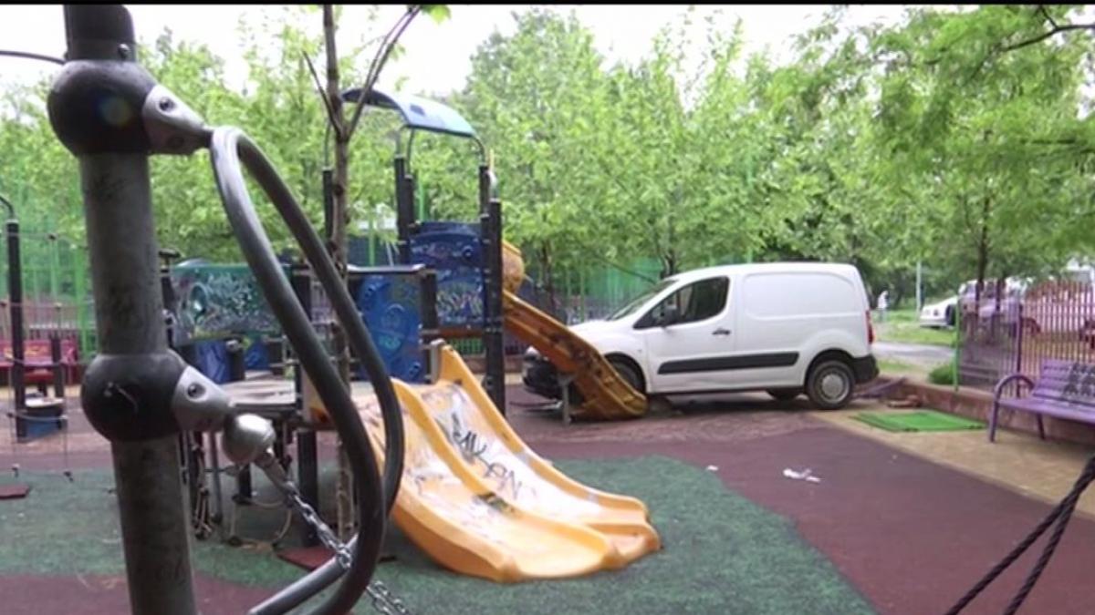 accident grav in capitala un barbat a intrat cu masina in parcul de joaca