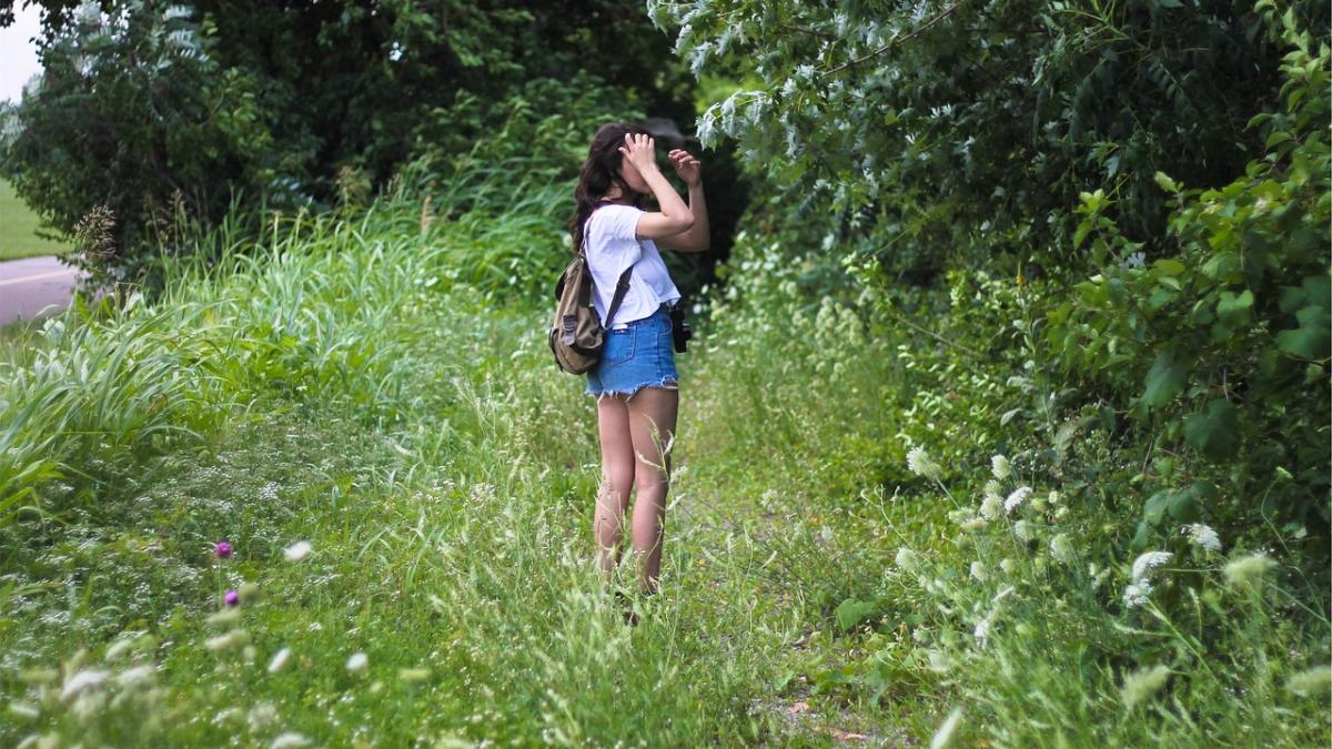 avea in clasa o eleva care venea de obicei cu haine murdare si care mirosea urat dar intr o zi ceva