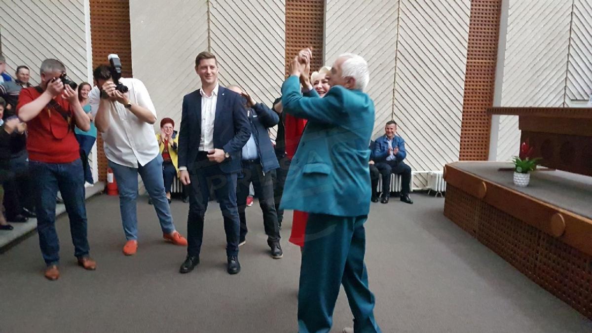 declaratie de dragoste pentru viorica dancila la satu mare cine i a cazut la picioare premierului