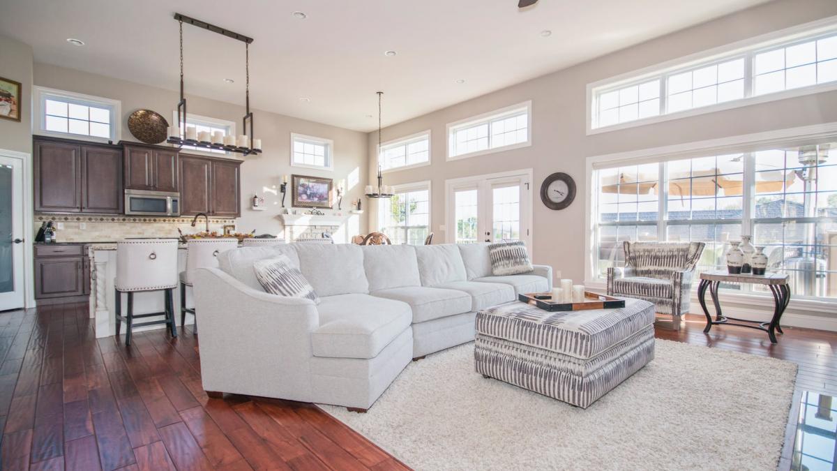 o femeie a intrat in casa unor necunoscuti si a inceput sa se comporte ciudat membrii familiei au