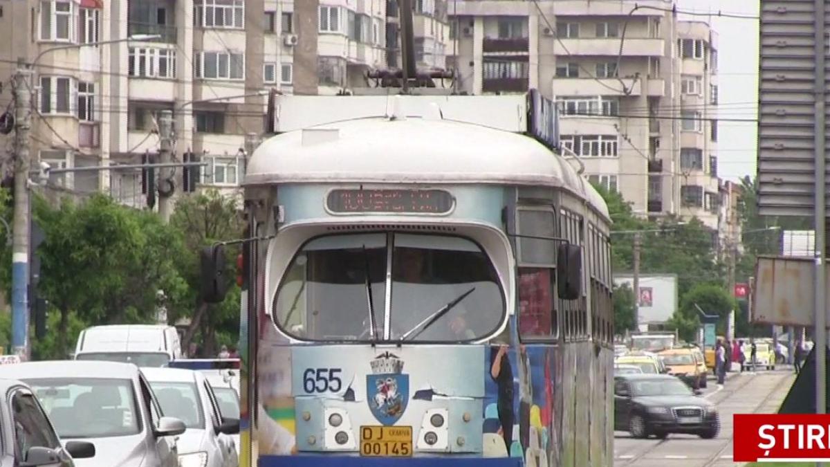 primele imagini surprinse in tramvaiul condus de vatmanita care fuma si vorbea la telefon