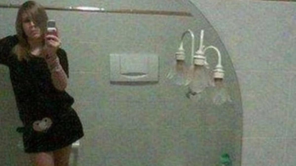 a vrut sa faca selfie ul perfect dar a ratat un detaliu rusinos acum tot internetul rade de ea