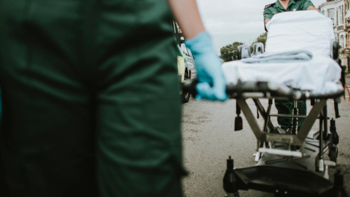 a vrut sa si omoare sotul cu securea dar de beata ce era si a taiat degetele de la picioare sotia