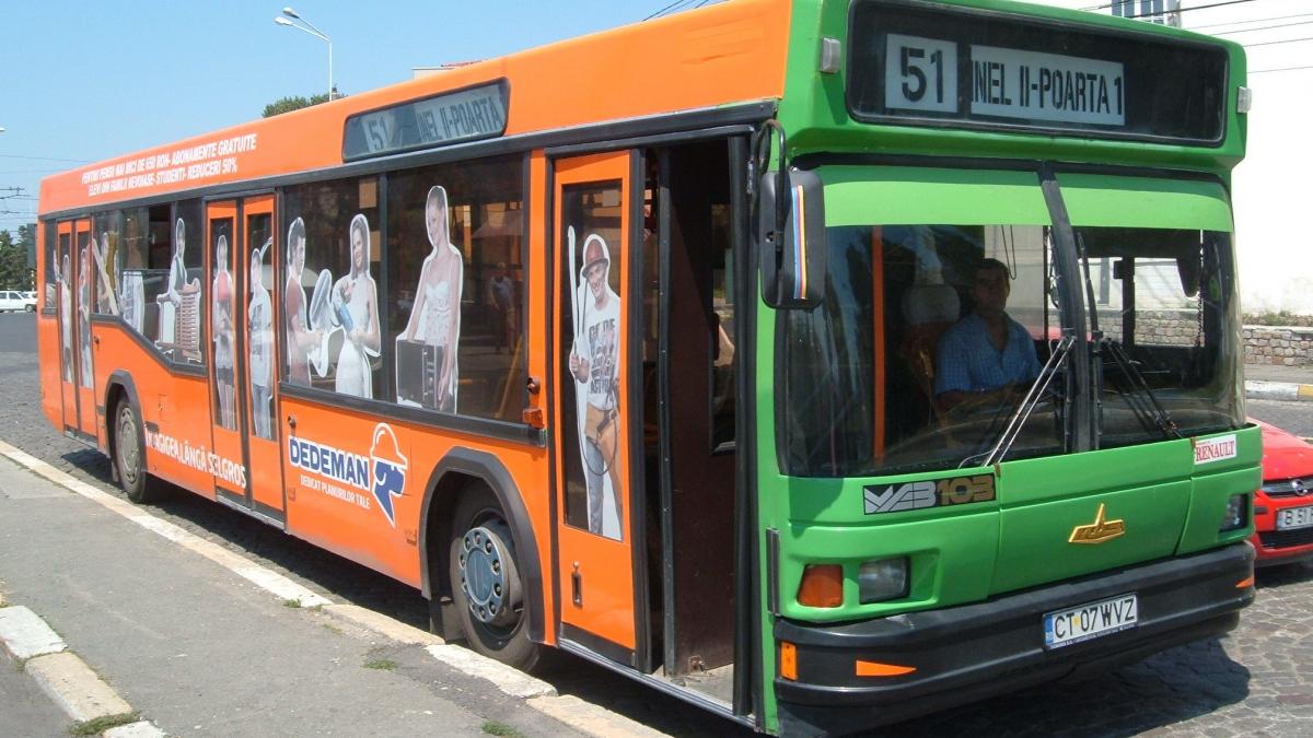 barbatul se urcase in autobuzul 51 din constanta in scurt timp oamenii au inceput sa tipe panicati