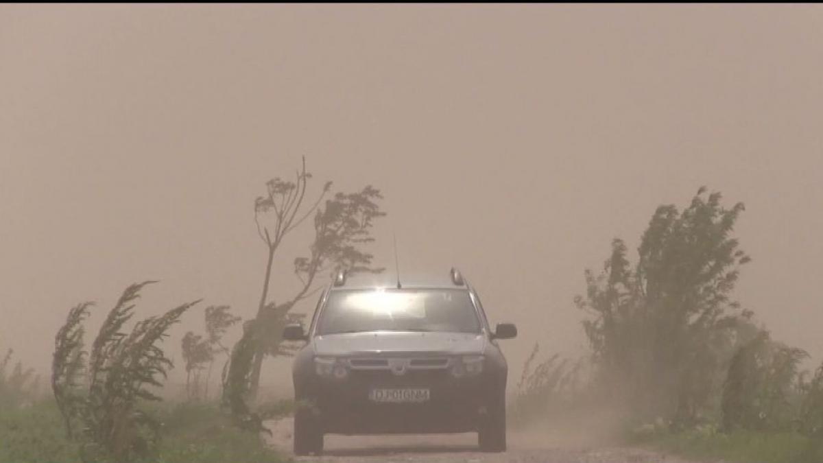 un nor gros de cenusa de la termocentrala din craiova le face oamenilor viata insuportabila
