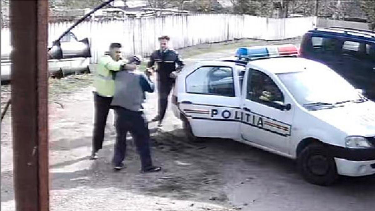 situatie revoltatoare in vaslui barbat lovit de politist a fost dus cu ambulanta la spital