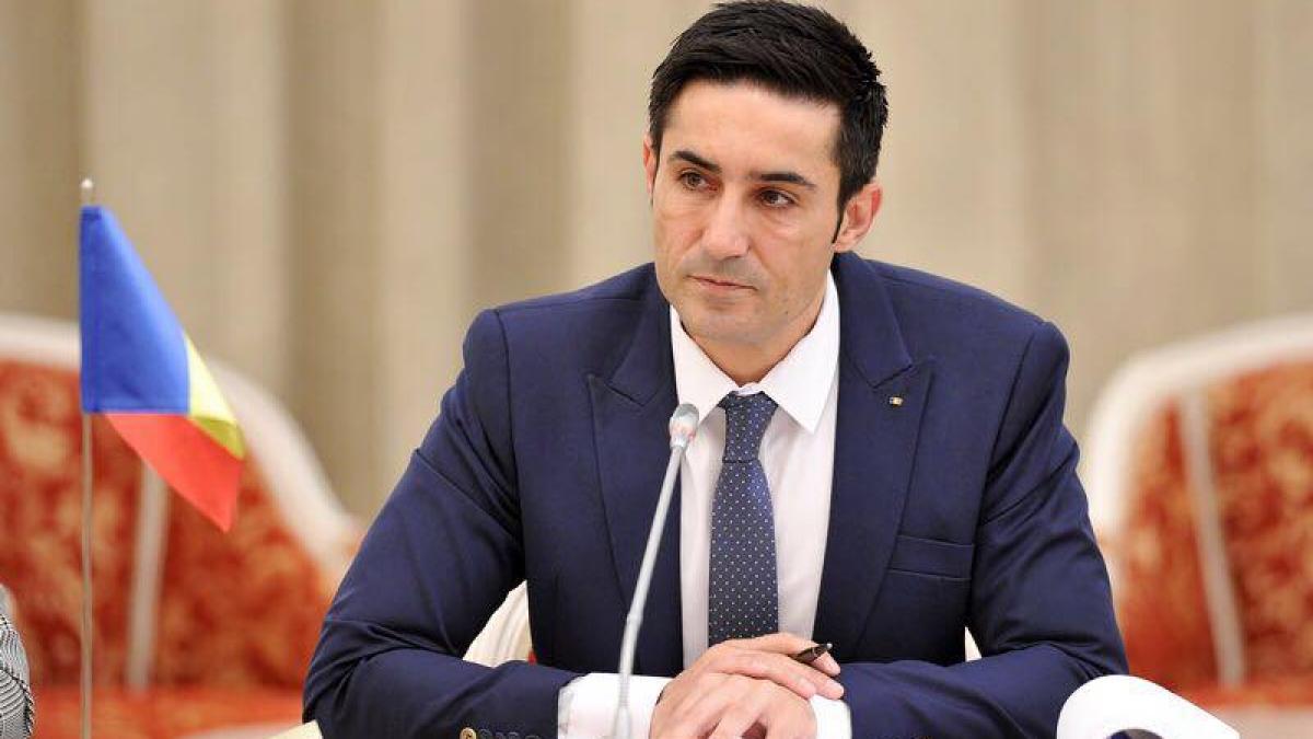 claudiu manda denuntat de un deputat pnl pe motiv ca ar cere parolele de facebook ale angajatilor