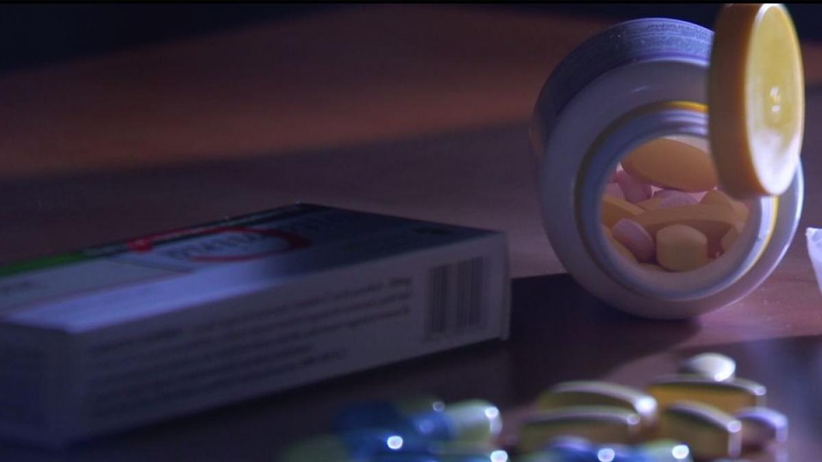 romanii cumpara medicamente de 17 miliarde de lei