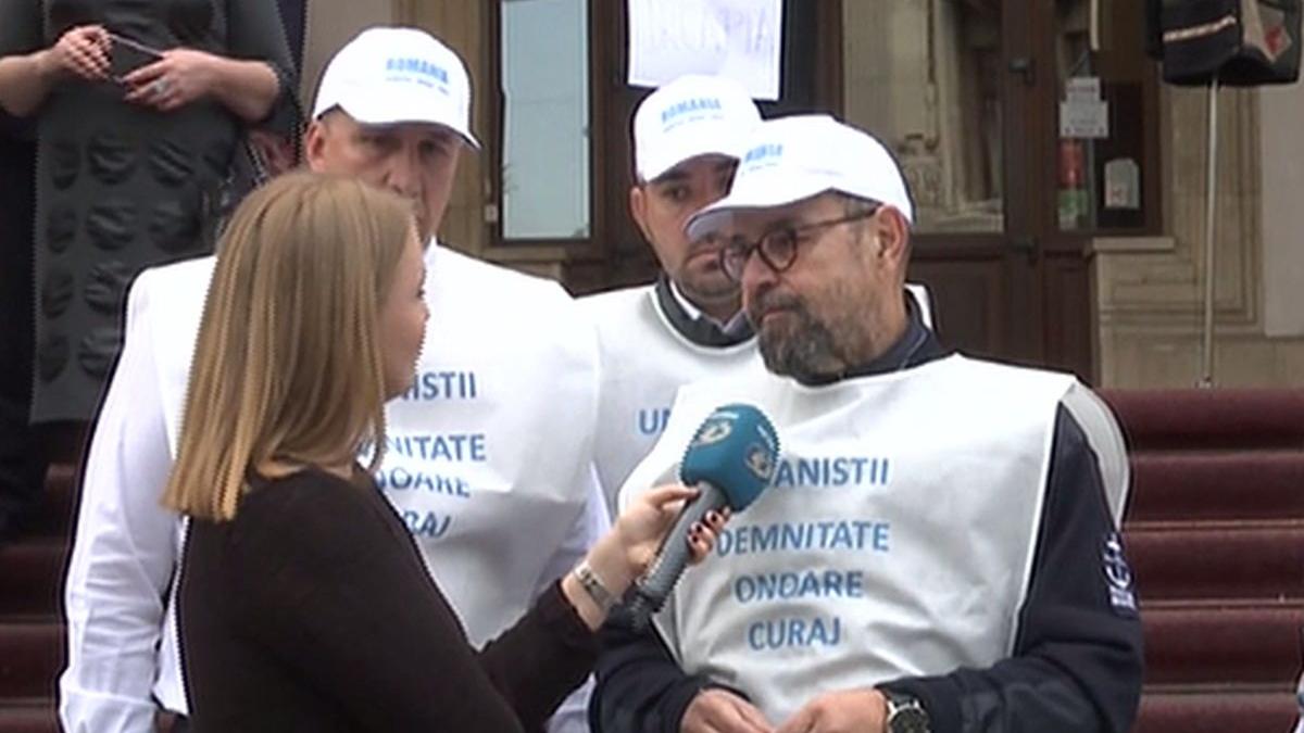 actiune bomba a umanistilor au dus la muzeul de istorie doctrinele politice expirate