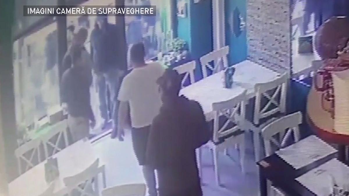 bataie in craiova suporterii au distrus restaurantul lui gica craioveanu primele imagini video