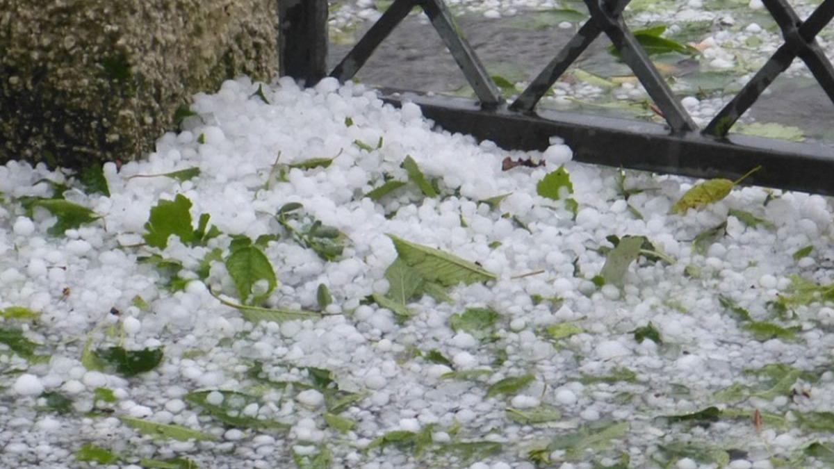alerta meteo in jumatate din tara ploi cu vijelii grindina si descarcari electrice