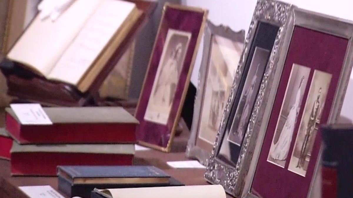 sansa unica pentru iubitorii de arta mai multe obiecte simbolice care au apartinut casei regale