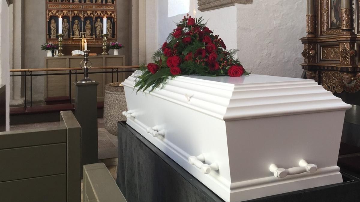 un bucurestean a scos la vanzare pe un site de anunturi un sicriu descrierea i a socat pe toti si