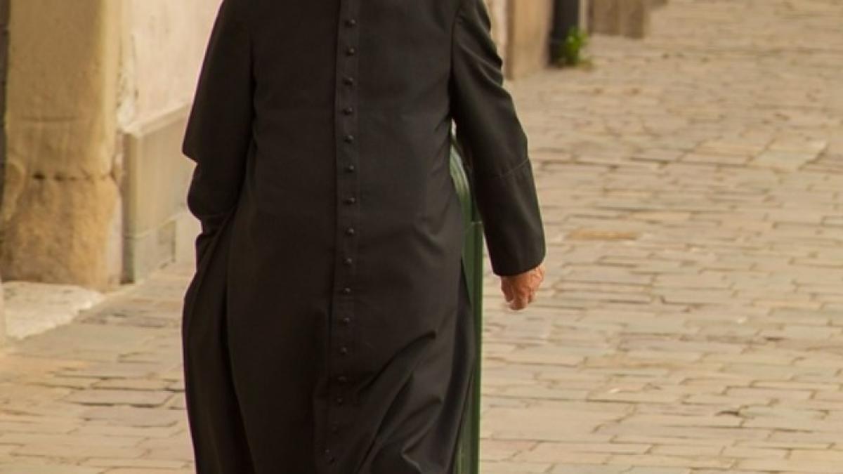 arhiepiscopia tomisului despre preotul acuzat de pornografie infantila sotia este cea care a scos