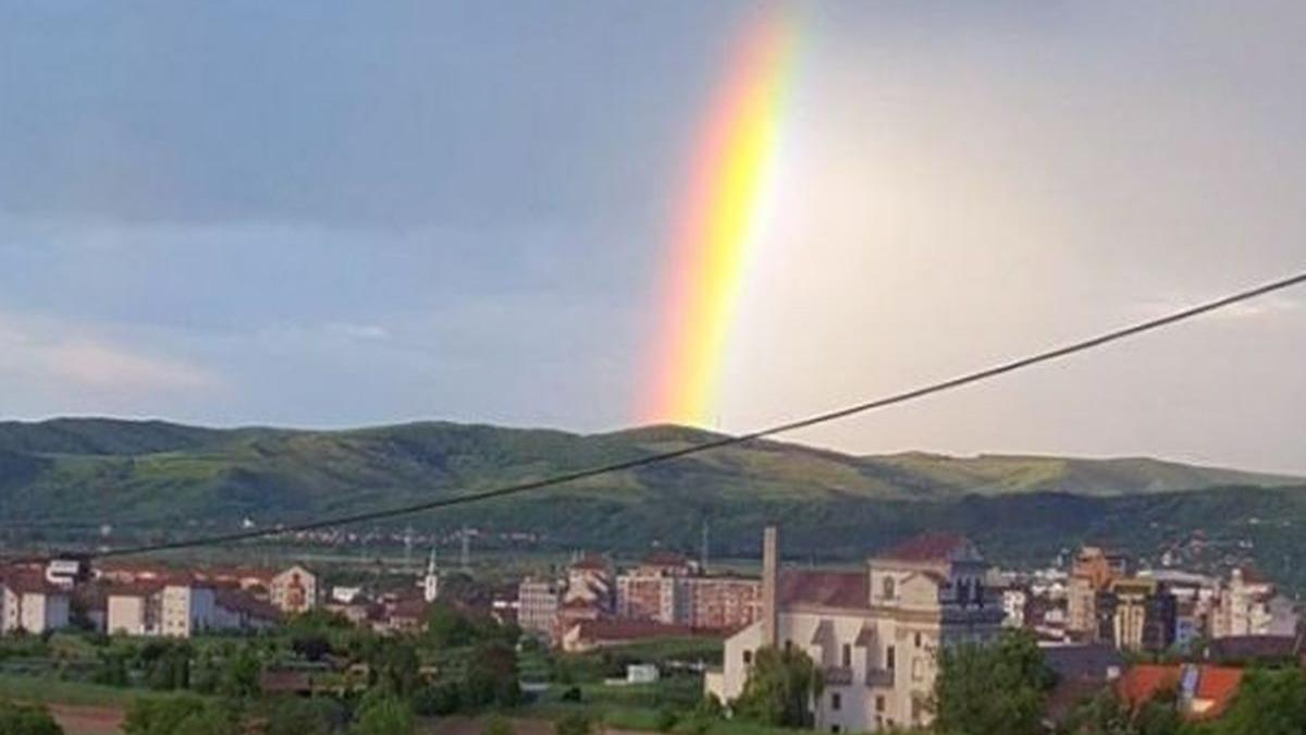 fenomen inedit la alba iulia curcubeu spectaculos format dupa o ploaie pe cerul orasului