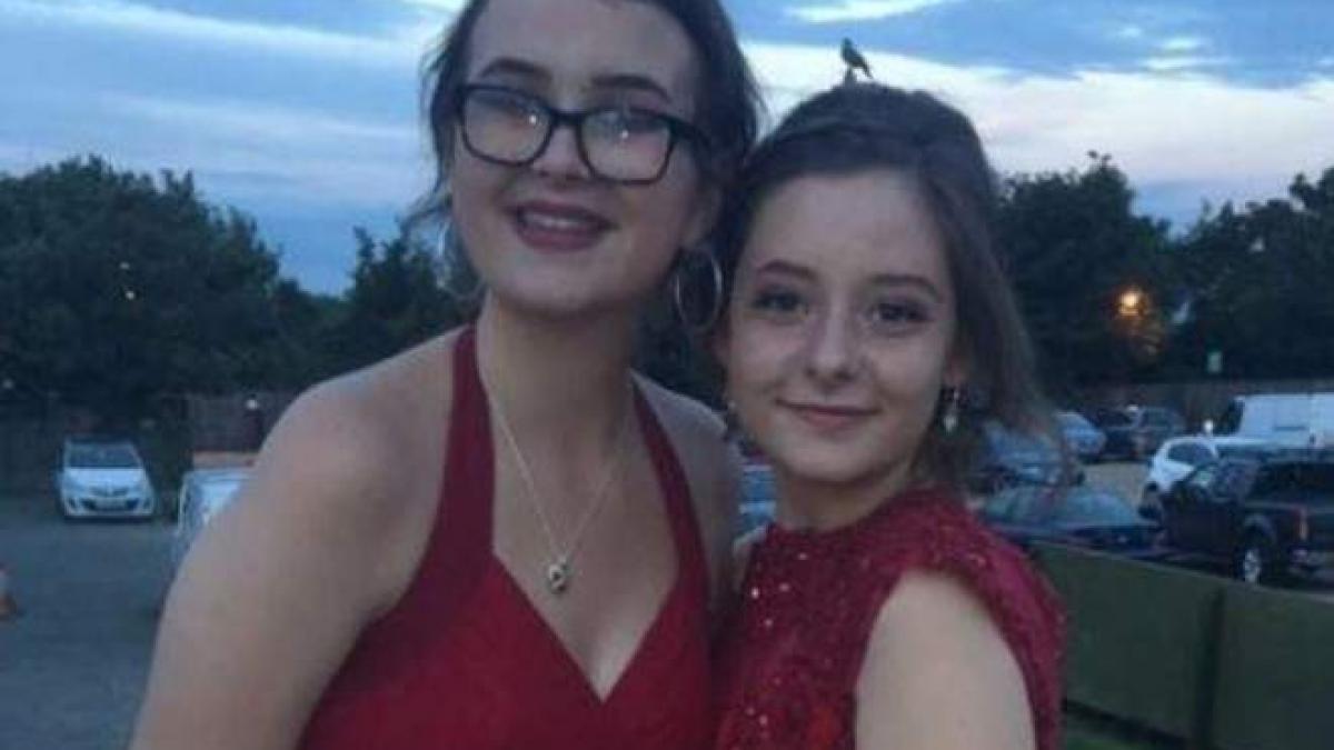 la 16 ani a murit dupa ce si a mancat parul din cap la autopsie medicii au gasit ceva si mai socant