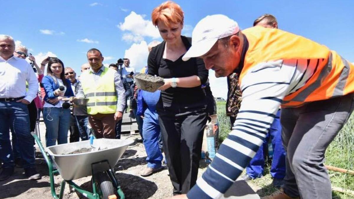 lia olguta vasilescu anunt pe facebook dupa ce am fost mintiti de multi ministri ai transporturilor