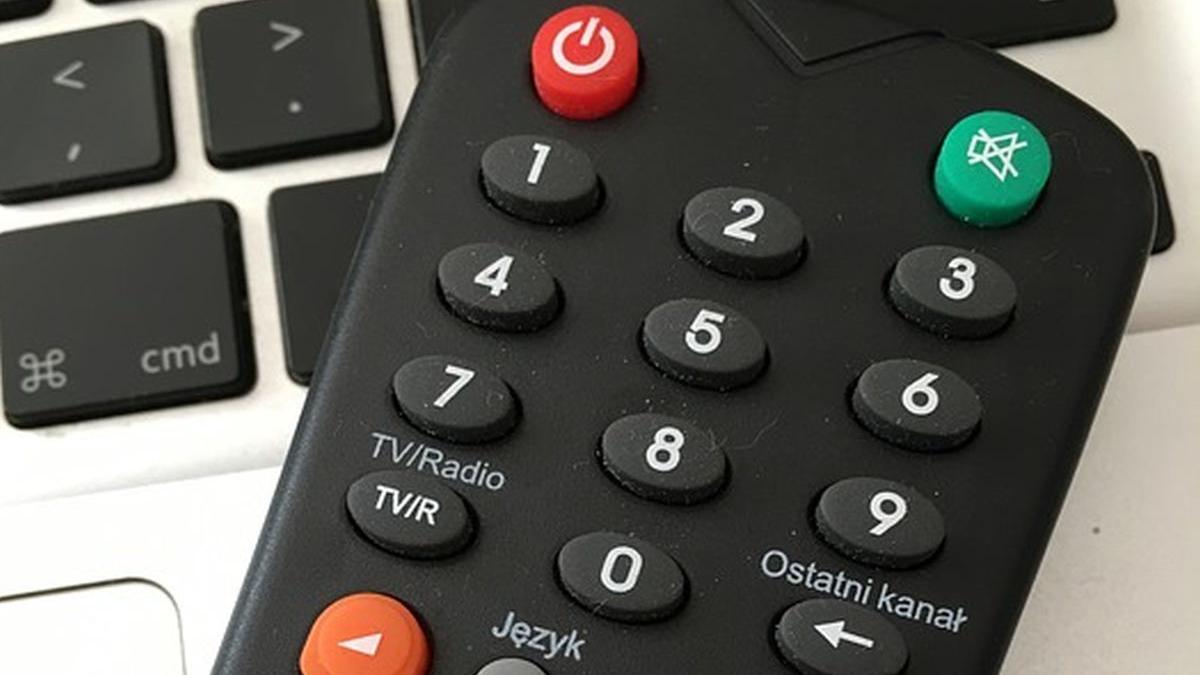 o femeie din brasov este acuzata ca si a batut sotul cu telecomanda reactia politistilor