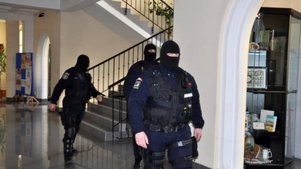 rectorul si prorectorul academiei de politie au fost pusi de dna sub control judiciar