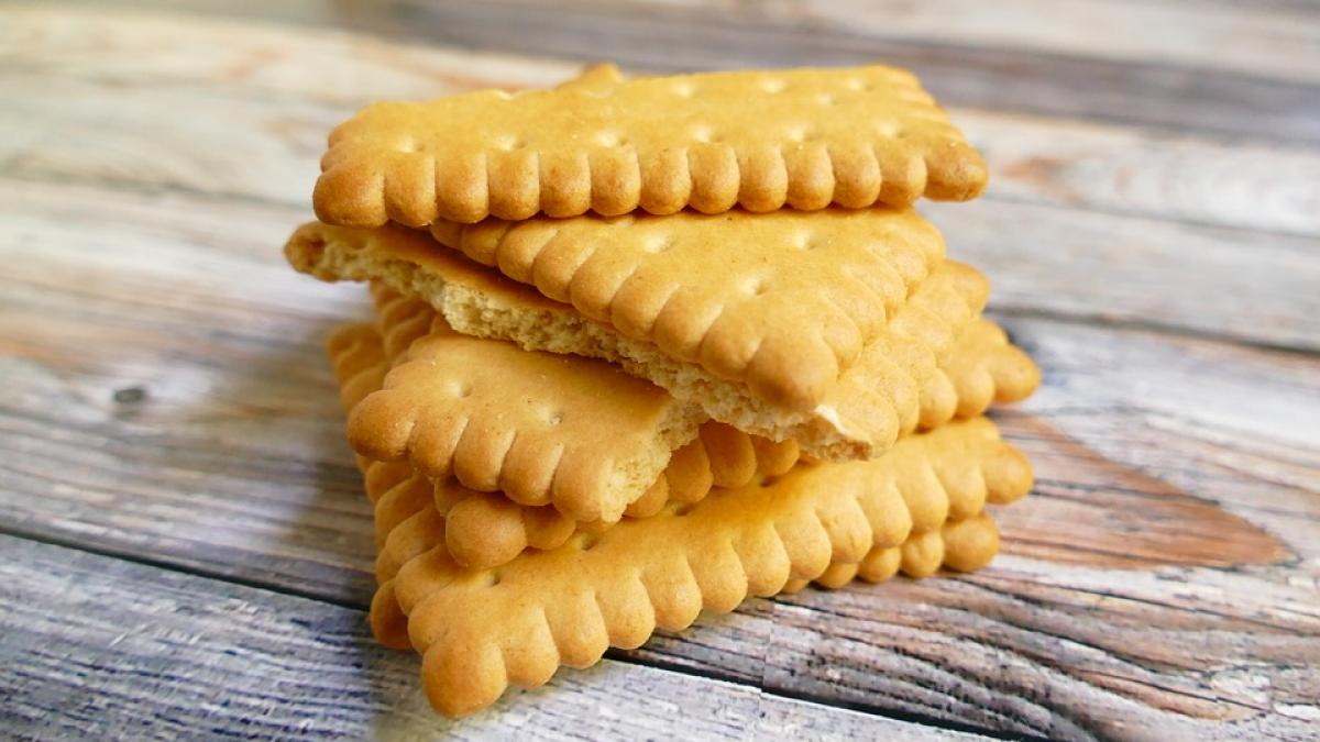 au cumparat un pachet de biscuiti dintr un supermarket din romania si un pachet din acelasi
