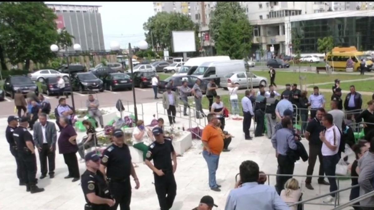 a fost haos la prefectura olt oameni lesinati langa sacii cu voturi video