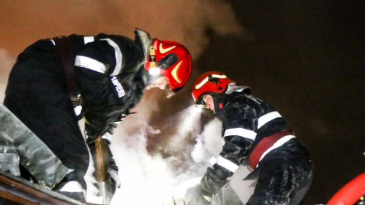 incendiu intr un bloc din iasi 14 oameni au ajuns la spital