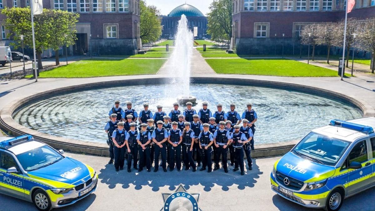 un politist german a inceput sa planga dupa ce a ajutat romanii sa voteze in diaspora video