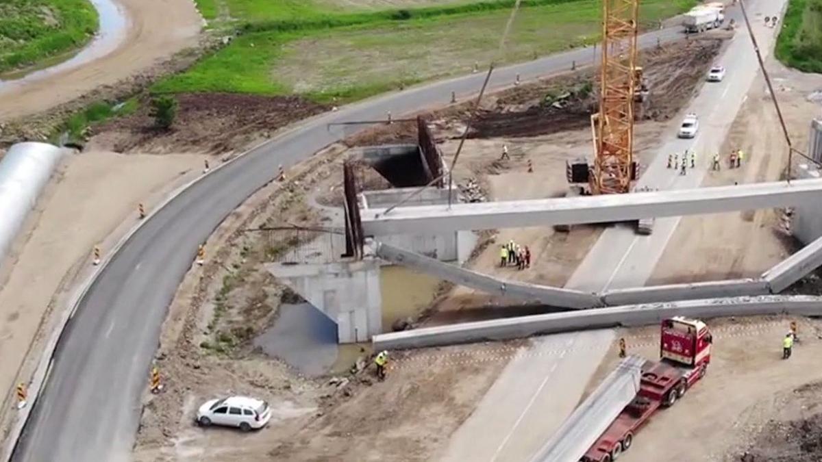 accident grav de munca grinzile unui pod s au prabusit