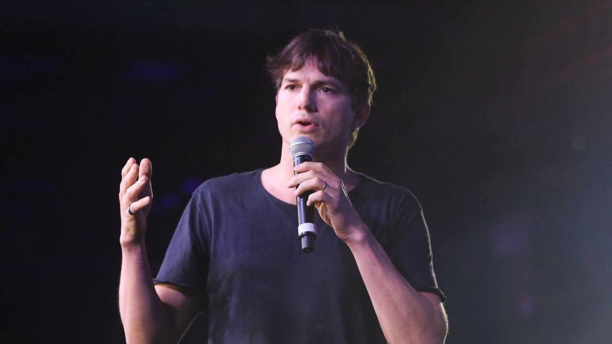 actorul ashton kutcher martor intr un dosar de crima tanara cu care a iesit la intalnire a fost