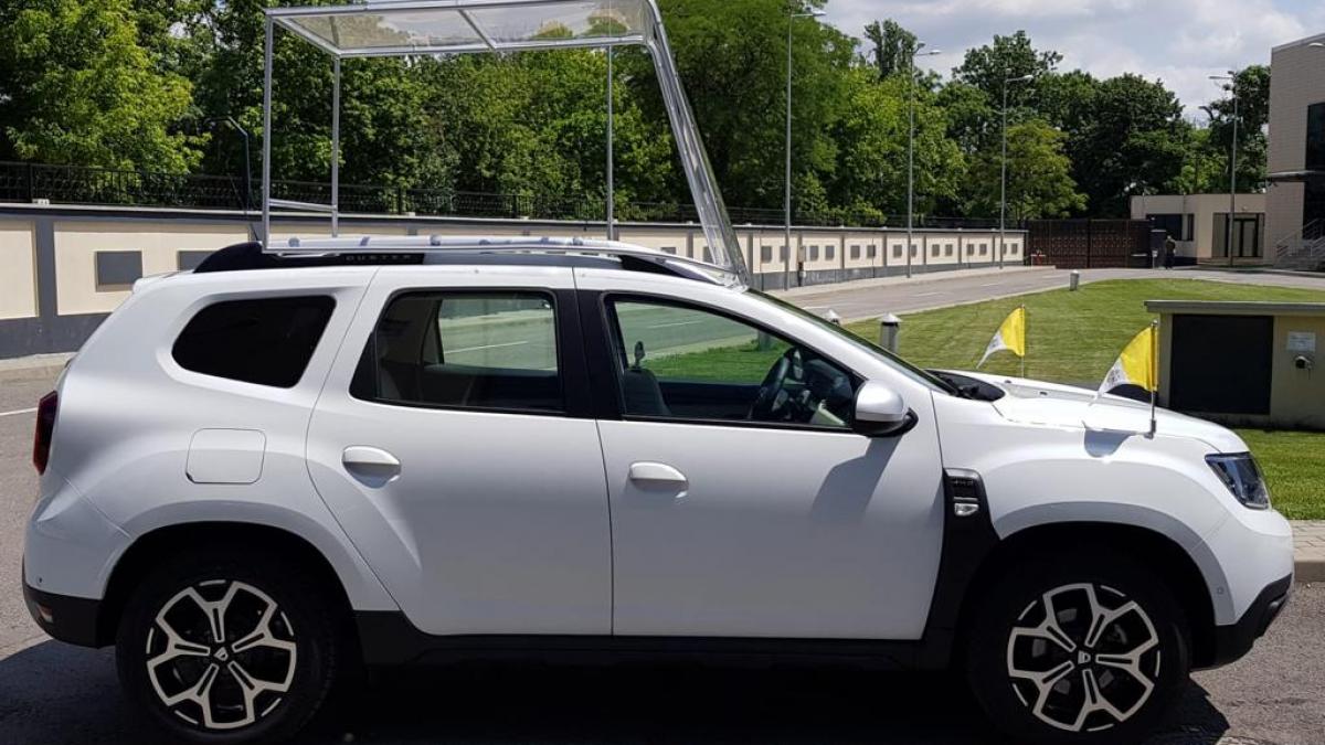 spp a prezentat papamobilul conceptul realizat de dacia galerie foto