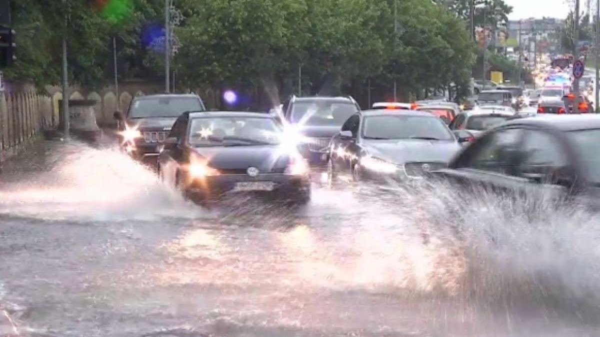 cod portocaliu de ploi torentiale in patru judete si cod galben in 29 de judete
