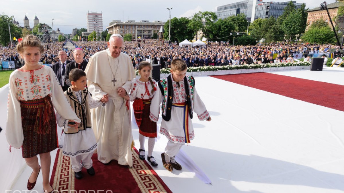 Bishop silent isolation Papa Francisc, la Iași, în fața a peste 150.000 de oameni: Atunci când nu  se vor mai iubi oamenii deloc, cu adevărat, va fi sfârşitul lumii