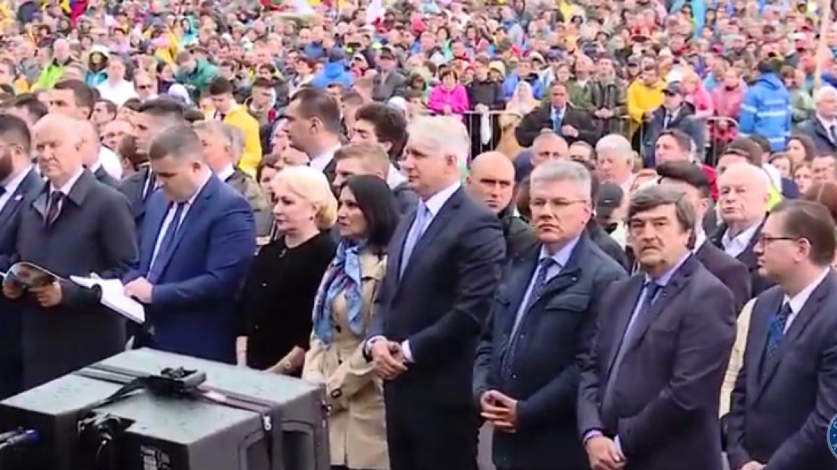 scena de senzatie la sumuleu inainte de venirea papei francisc ce a facut un ministru in direct
