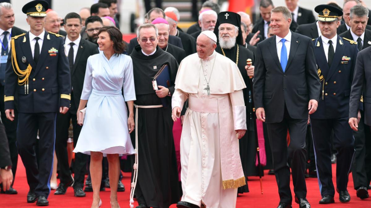 ce a aparut pe contul de facebook a lui klaus iohannis dupa intalnirea cu papa francisc la blaj foto