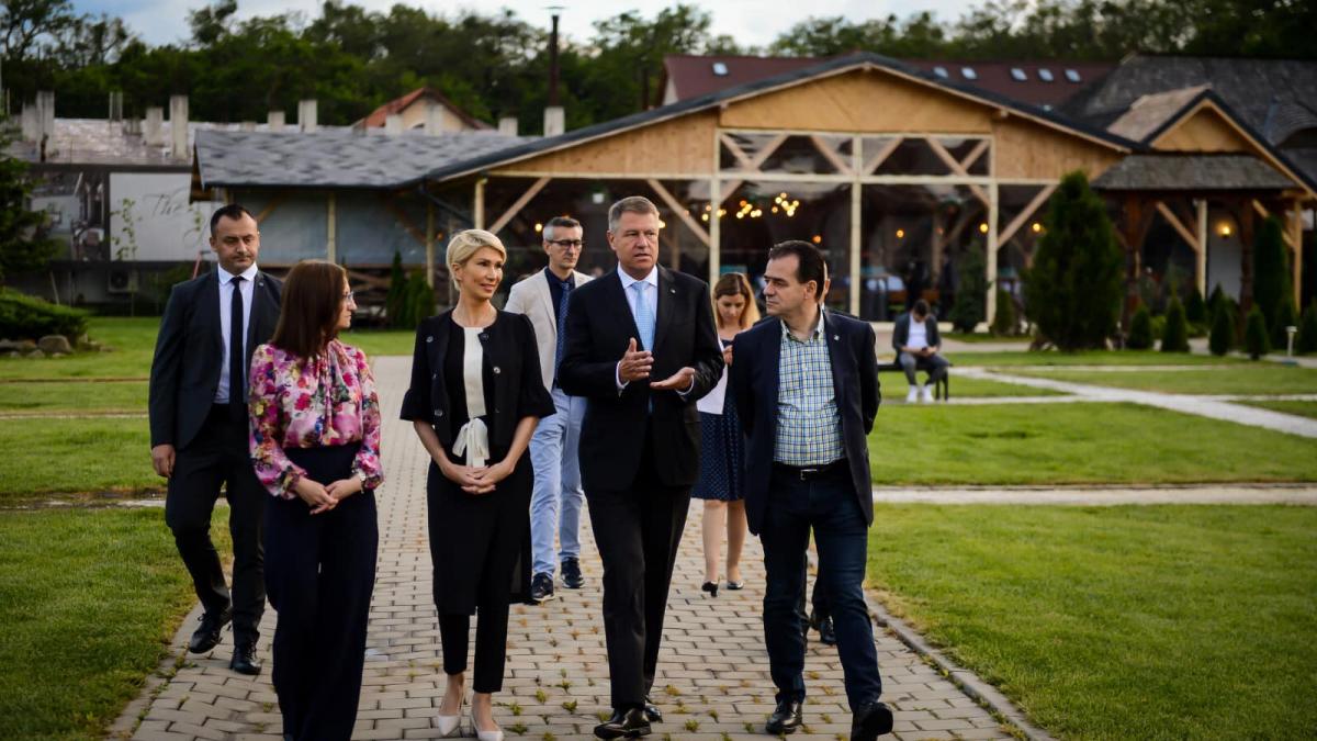 iohannis intalnire cu liberalii inainte de ceremonia de la blaj foto