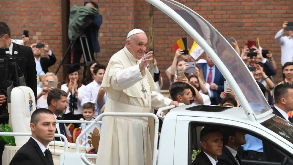 teologul bogdan duca vizita papei francisc are trei dimensiuni politica ecumenica si pastorala