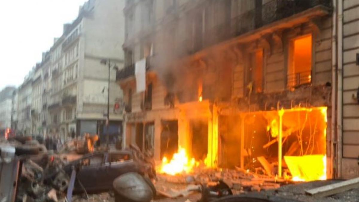 tripla explozie cel putin 17 victime printre care un jurnalist dupa ce mai multe bombe au fost