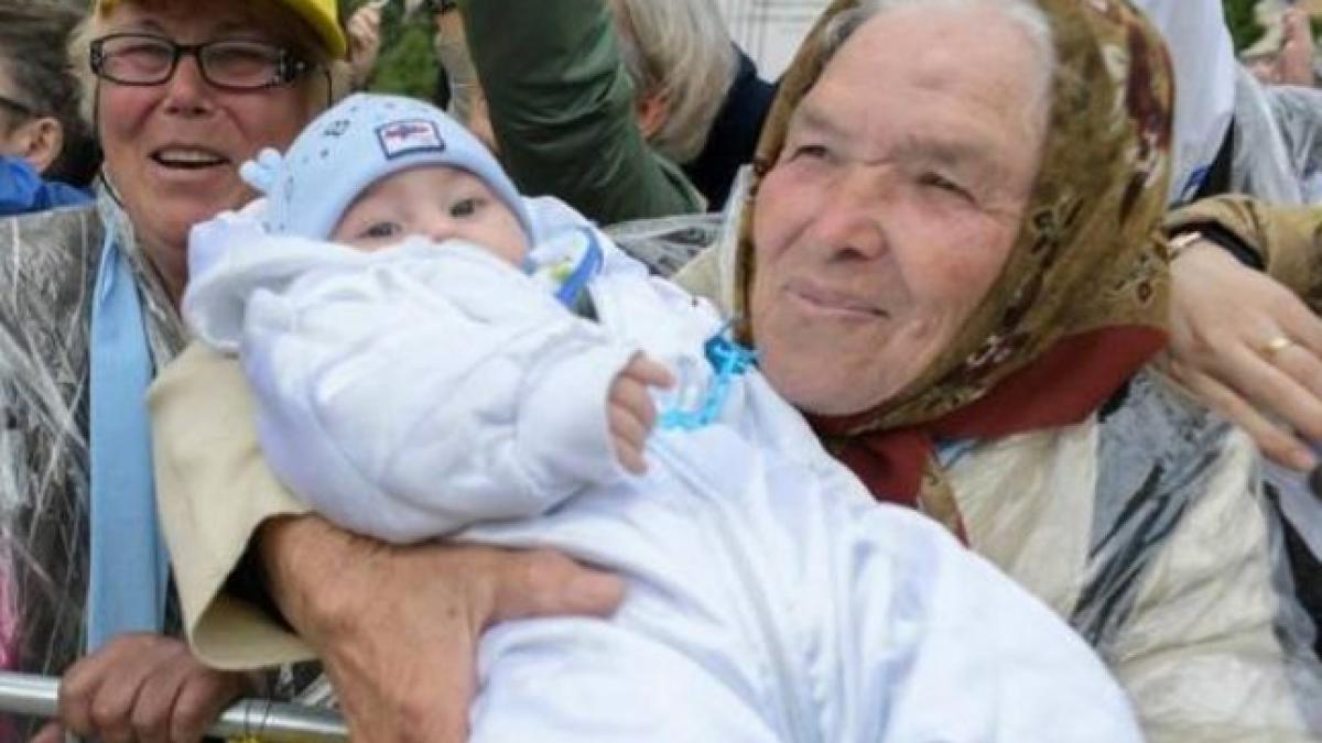 cine este bunica de care a vorbit papa francisc la iasi batrana venise sa l vada pe suveranul