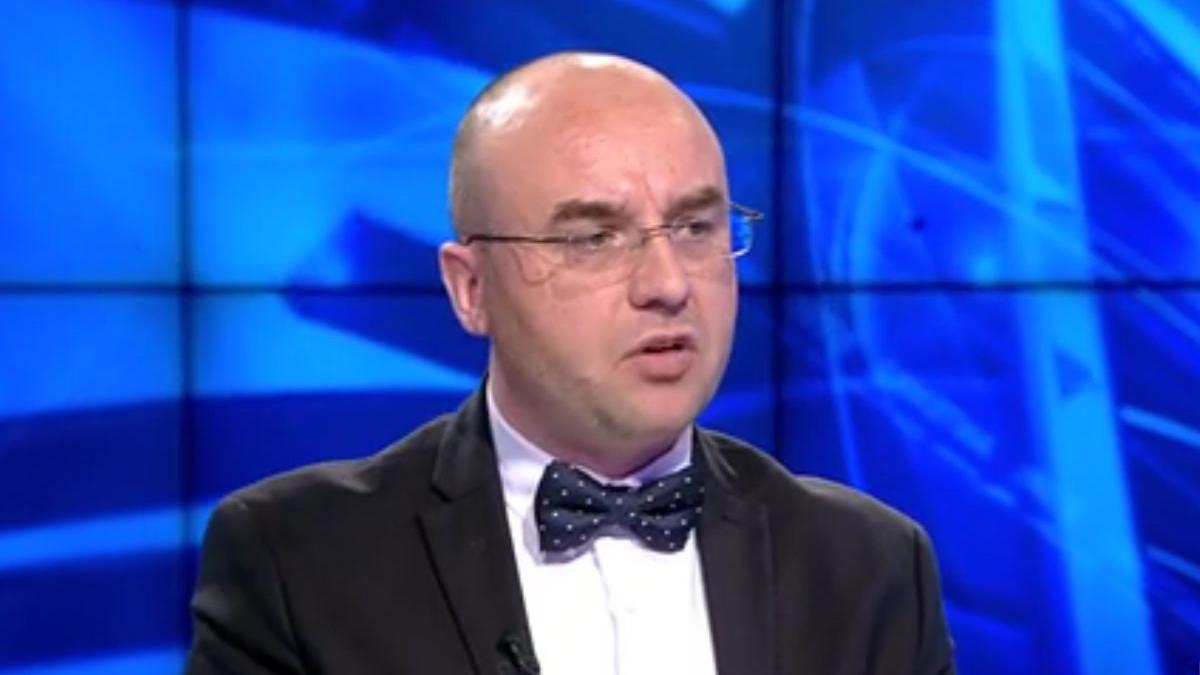 eroul zilei mihai mitrica o personalitate cu o influenta importanta in domeniul cartiilor din