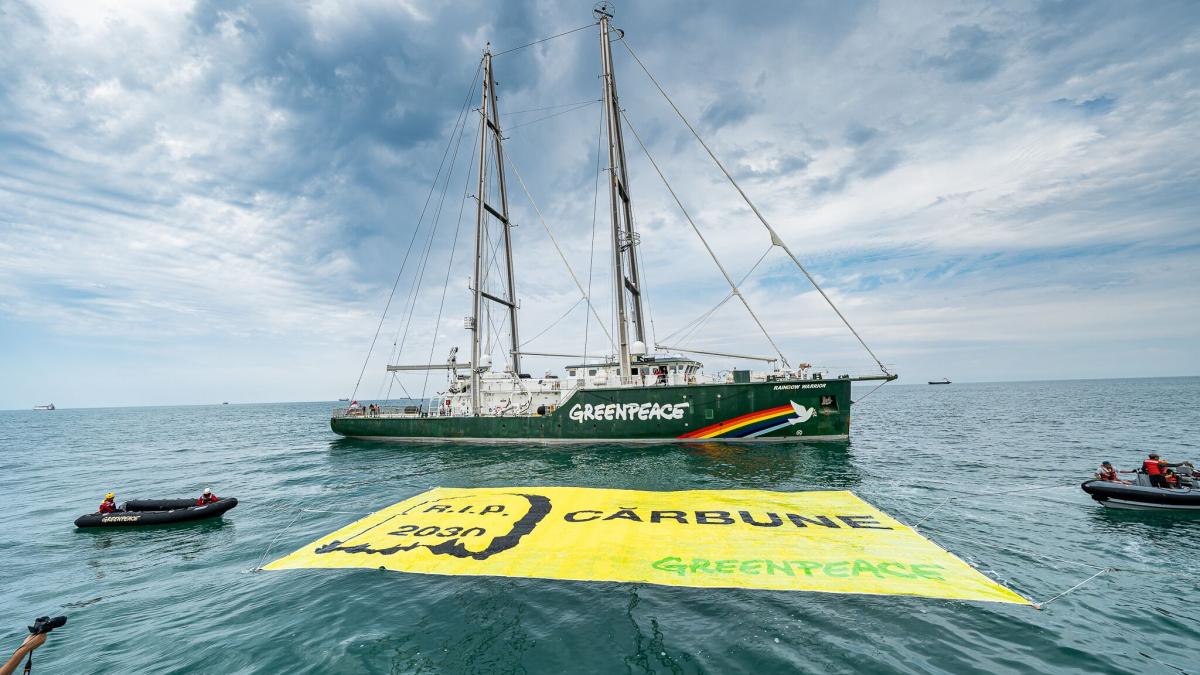 greenpeace romania someaza ministerul energiei sa renunte la carbune prin doua actiuni inedite