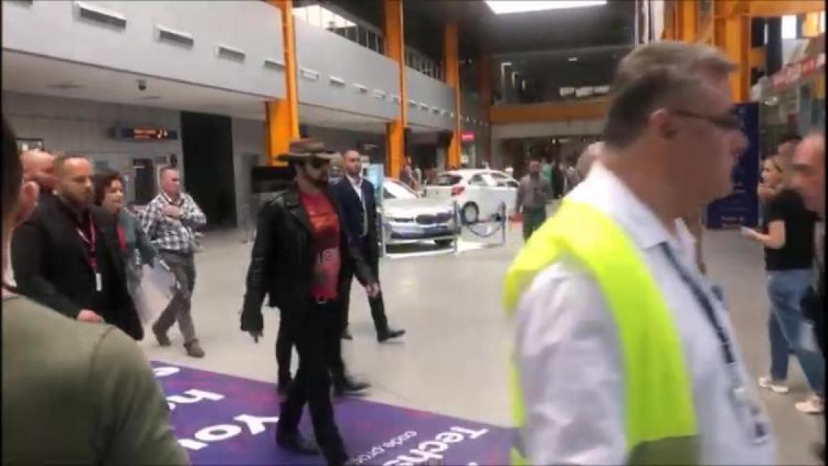 nicolas cage impresionat de mancarea din romania gestul surprinzator al artistului