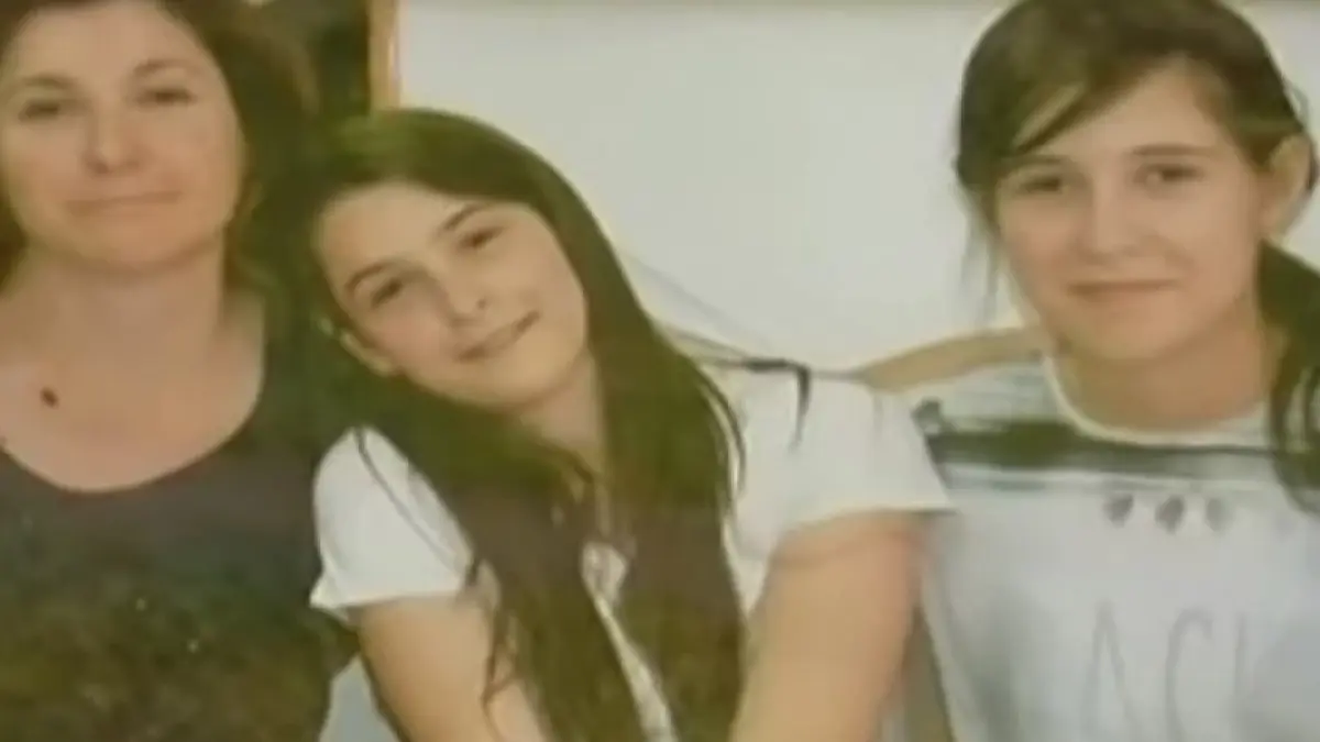 o mama si fiicele gemene ale ei au fost incuiate si lasate sa moara intr un apartament suzana si