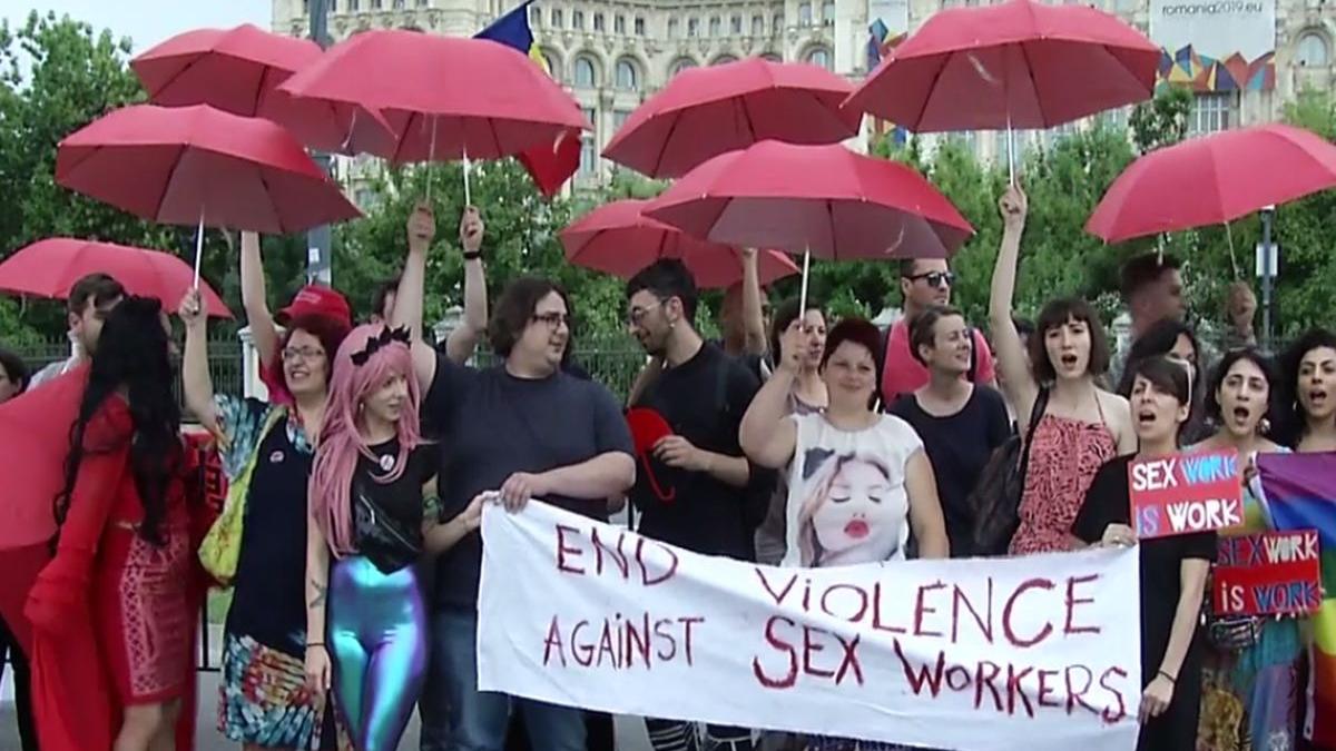 protest pentru legalizarea celei mai vechi meserii din lume langa palatul parlamentului video